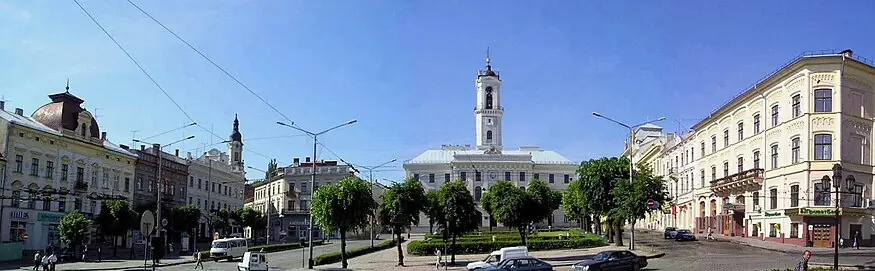 Ратуша та центр Чернівців