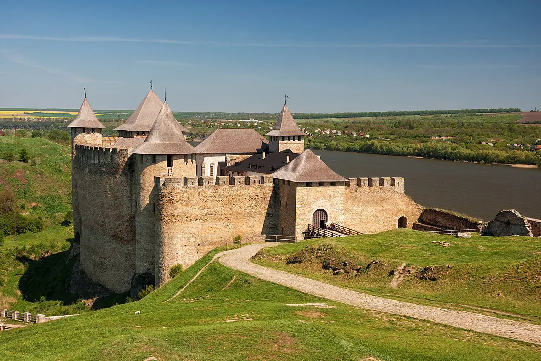 Хотинська фортеця на березі Дністра